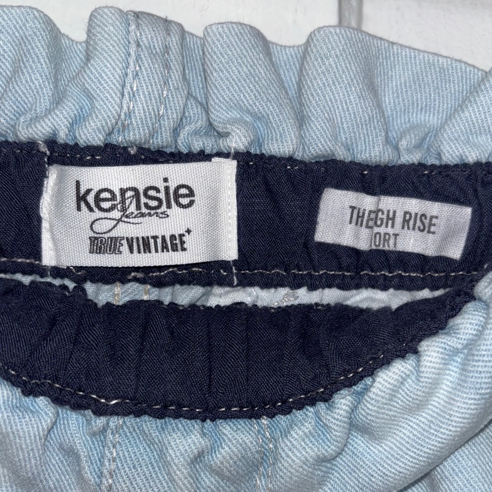 Kensie Light Wash Denim Jean fringe Shorts size 8/29 - Picture 3 of 8